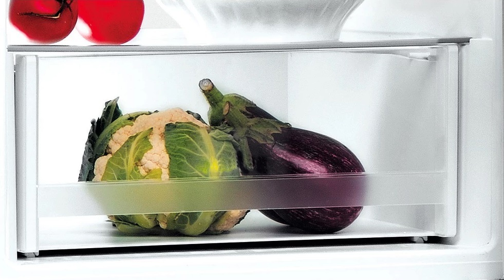Chladnička kombinovaná Indesit LI6 S2E W, biela, voľne stojaca, zásuvka na ovocie a zeleninu