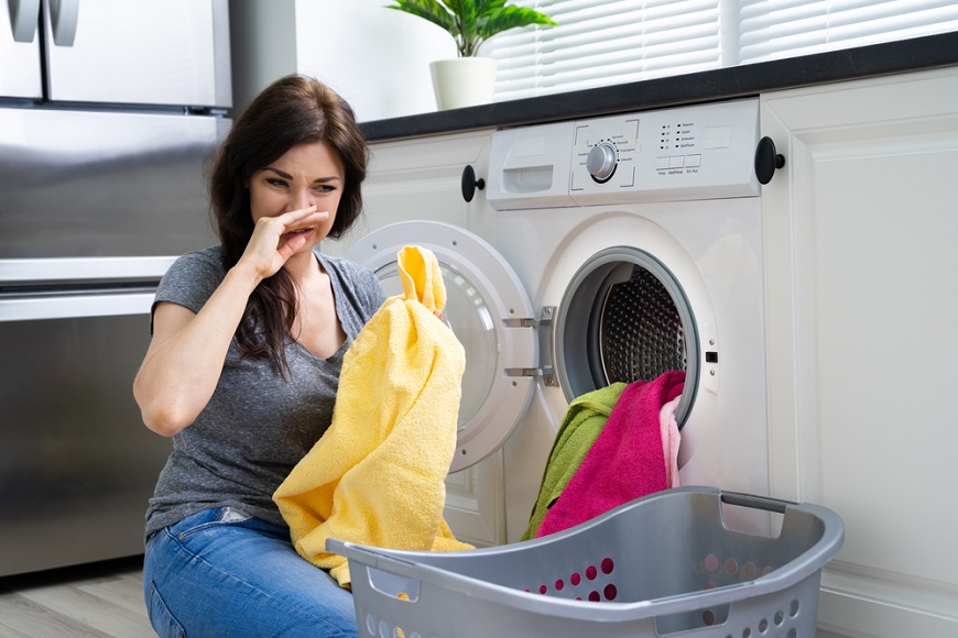 ako odstranit zápach z pračky