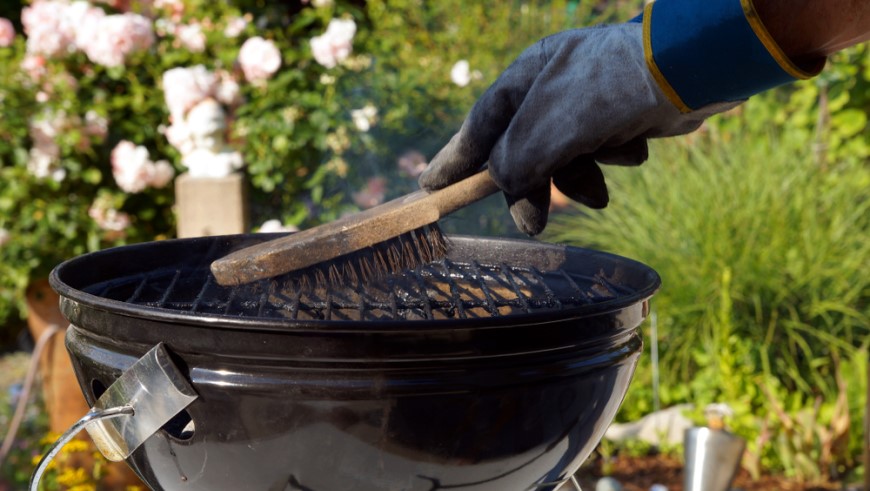 kefa na grilovanie; čistenie grilu a roštu