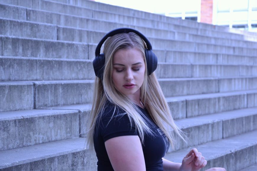 Recenzia: Slúchadlá Sony ULT WEAR – Basová revolúcia vo vašich ušiach