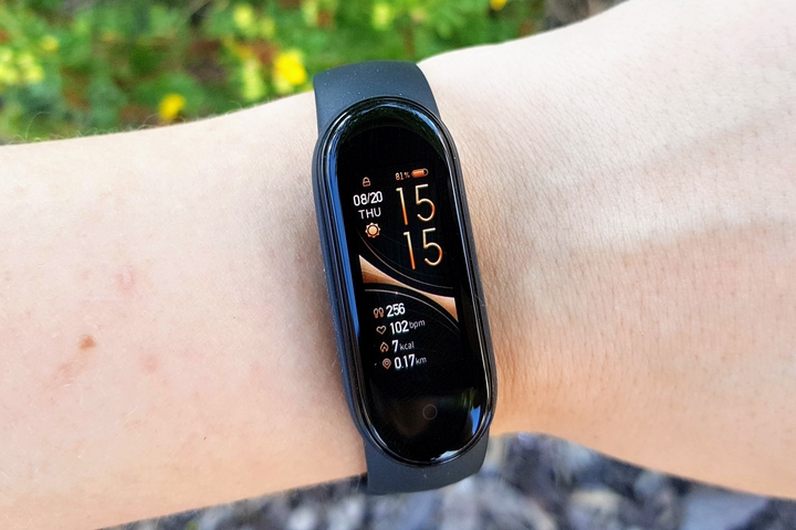 Recenzia Xiaomi Mi Band 5: Špičkový fitness náramok za ľudovú cenu