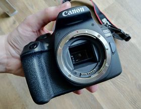 Canon EOS 2000D_3